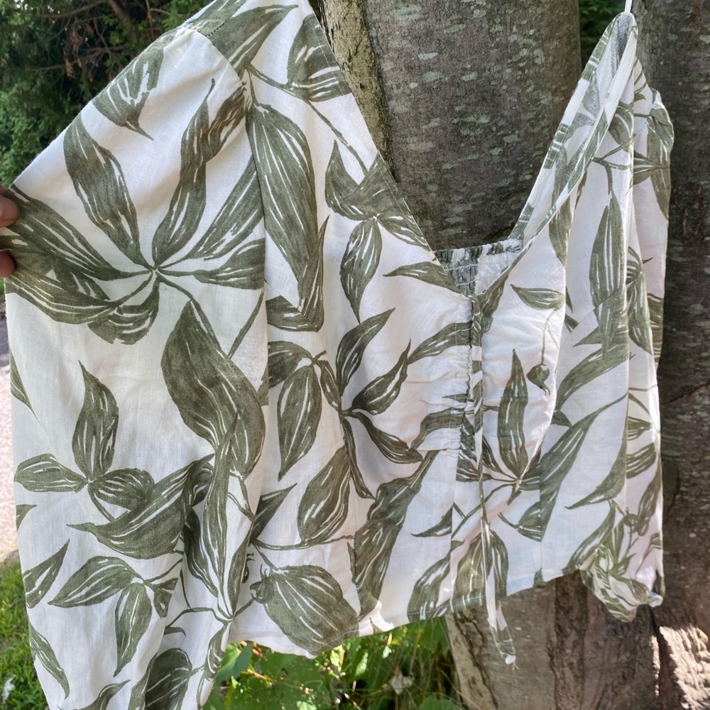 Reitmans Green and White Smocked Top